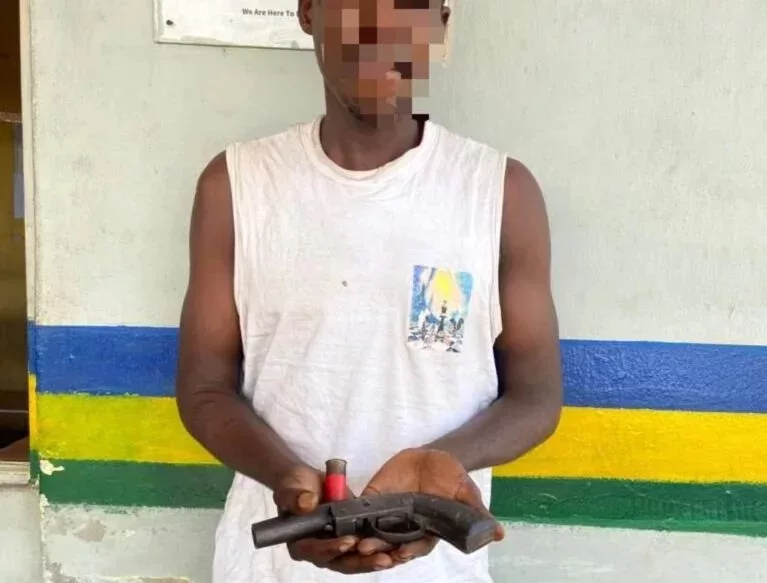 Lagos Police Arrest Suspected Armed Robber Recover Weapon