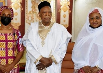 Aisha Buhari, Tallen, Osinbajo’s Wife Storm APC Secretariat