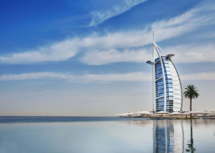 COVID-19: UAE Reports 400 New Cases 1 dubai