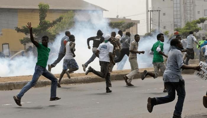 JUST-IN: Mob Kills Vigilante Over Alleged Blasphemy In Abuja 1 mob