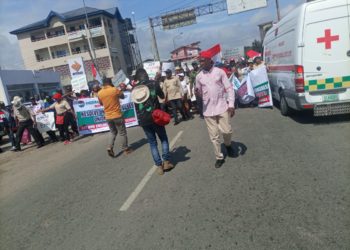 Protest: Akwa Ibom NLC Defies Police, Storms Govt House Over ASUU Strike