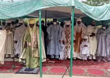 Sallah: Buhari Gives 2 Cows, 10 Rams, N1m To Corp Members