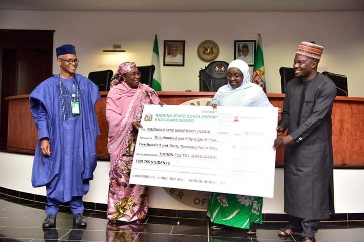 El-Rufai Grants N219 Million Scholarship To 1, 251 Students 1 Governor Nasir El-Rufai, Deputy Governor of Kaduna state, Dr Hadiza Balarabe and Executive Secretary of Kaduna State Scholarship and Loans Board, Malam Hassan Rilwan, presenting a symbolic cheque to one of the beneficiaries