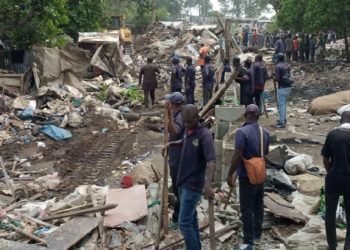 JUST-IN: Chaos As Hoodlums Loot Abuja Community