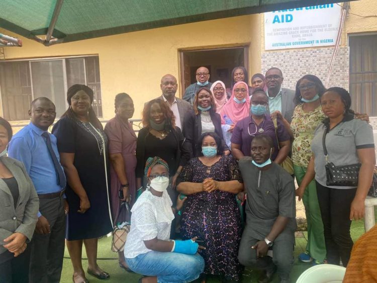 Founder, Amazing Grace Foundation, Chief Ifeyinwa Obegolu (wearing a face mask) flanked by members of the Mental and Dental Consultants Association of Nigeria (MDCAN), FMC Abuja, during a medical outreach to the Home in Abuja.