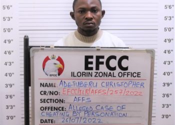 EFCC Arrests 26 Suspected Internet Fraudsters, Corps Member Jailed