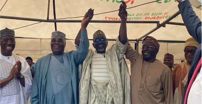 Shekarau Hobnobs With APC, NNPP, PDP In 3 Months 1 Peoples Democratic Party's presidential candidate in 2023 polls, Atiku Abubakar (2nd left), and national chairman of the party, Dr. Iyorchia Ayu (2nd right), raise the hands of former Kano State governor, Senator Ibrahim Shekarau, during his defection to the PDP in Kano yesterday. With them are Atiku's running mate and governor of Delta State, Sen Ifeanyi Okowa (left) and chairman of PDP Board of Trustees, Senator Jibrin Wali (right).
PHOTO BY ATIKU MEDIA OFFICE