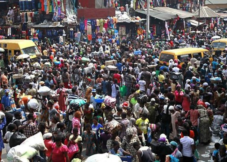 Lagos Traditional Rulers Storm Market To Reduce Prices