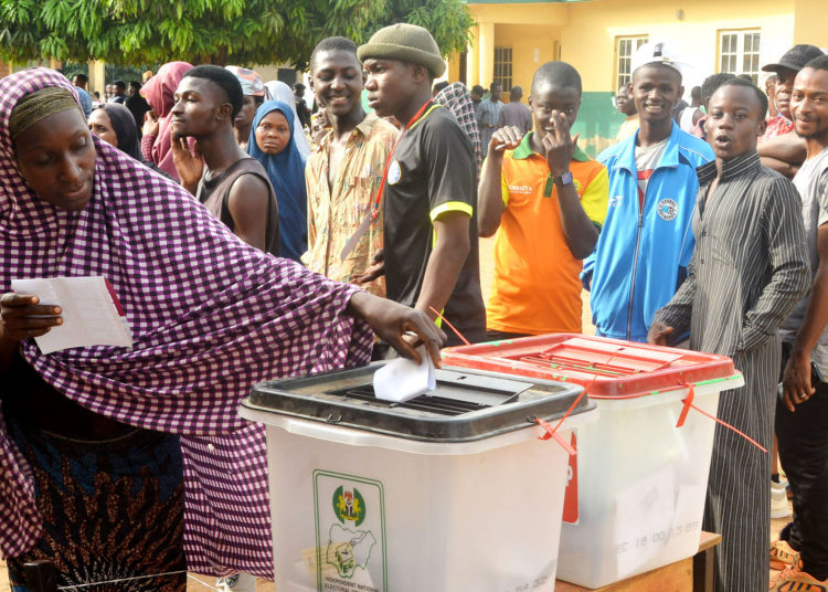 Pic.49.  Voters voting  at the Nomadic Primary  School, Polling Unit , at  Tudun-Fulani , during the FCT Area Council at Bwari Area Council in  Abuja  on Saturday (9/03/19). 
02036/9/3/2019/Sumail Ibrahim/JAU/NAN