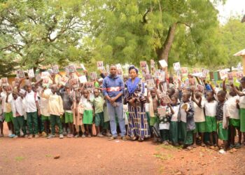 APC Women Leader Distributes Materials To 5,000 Children In Kaduna