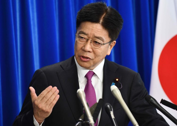 Japans health minister Katsunobu Kato delivers a speech during a press conference at the ministry in Tokyo on February 21, 2020. - Hundreds of people have been allowed to leave the ship after testing negative for the disease and many have returned to their home countries to face further quarantine. (Photo by Kazuhiro NOGI / AFP)