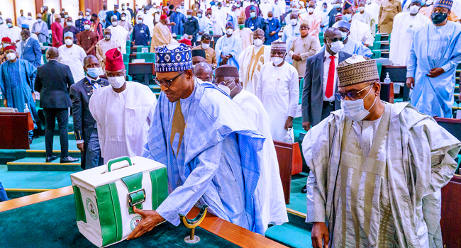 Will The 2023 Budget Be Ready Before January? 1 Buhari presents budget1