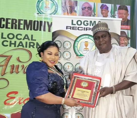 Biase LG Chair, Charles Egwu Bags LOGMA 2022 Award 1 IMG 20221029 WA0001 jpg