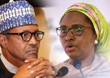 Buhari Shocks Finance Minister, Backs Emefiele On Naira Redesign