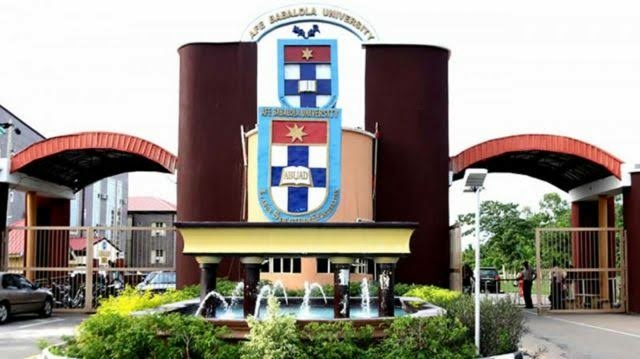 121 ABUAD Graduating Students Bag First Class 1 images.jpeg 2