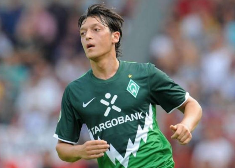 A great season at Brement, as well as winning the title of the best assistant attracted increased attention to Ozil. As a result, in summer 2010 the midfielder moved to Real Madrid, where he quickly joined the team leaders.