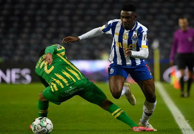 Primeira Liga: Super Eagles Star, Sanusi, Signs New 2-year Deal At FC Porto 1 sanusi