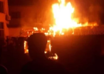 N19.5m Property Destroyed As Fire Razes 15 Shops In Kwara   