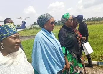BREAKING: APC Presidential Candidate’s Wife, Oluremi Tinubu In Bayelsa, Donates N50m To Flood Victims