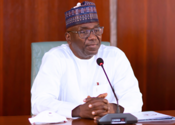 Kwara Governor Receives Defectors From PDP, SDP, ADC