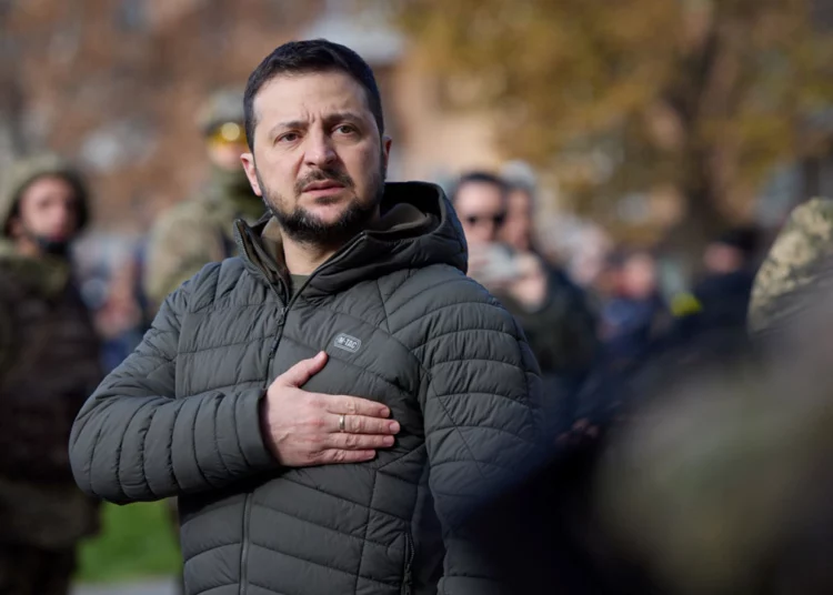 This handout photograph taken and released by Ukrainian Presidential press service on November 14, 2022, shows Ukrainian President Volodymyr Zelensky taking part in the flag laying ceremony during his visit to the newly liberated city of Kherson, following the retreat of Russian forces from the strategic hub. (Photo by Handout / UKRAINIAN PRESIDENTIAL PRESS SERVICE / AFP) / RESTRICTED TO EDITORIAL USE - MANDATORY CREDIT "AFP PHOTO / HO - UKRAINIAN PRESIDENTIAL PRESS SERVICE" - NO MARKETING NO ADVERTISING CAMPAIGNS - DISTRIBUTED AS A SERVICE TO CLIENTS - RESTRICTED TO EDITORIAL USE - MANDATORY CREDIT "AFP PHOTO / HO - UKRAINIAN PRESIDENTIAL PRESS SERVICE" - NO MARKETING NO ADVERTISING CAMPAIGNS - DISTRIBUTED AS A SERVICE TO CLIENTS /