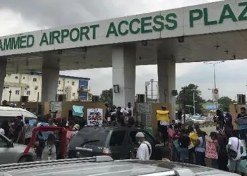 BREAKING: Scores Of Passengers Stranded As Union Shut down Lagos Airport