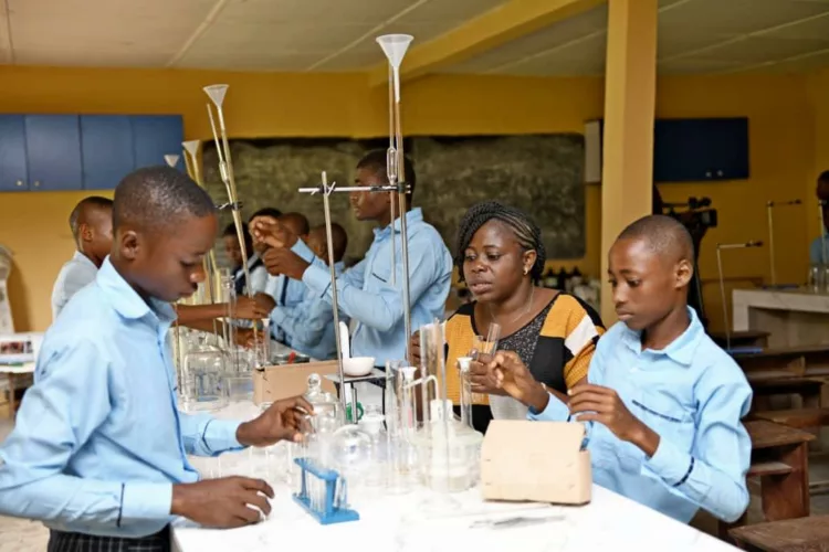 Gov Emmanuel Furnishes 17 Schools With Modern Science Labs