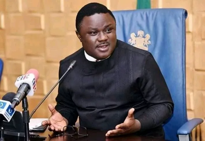 Ayade Presents Vehicles To State Anti-graft Agency 1 EVeACB WkAAy4XR 1 jpg