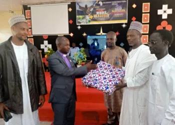Shi’ites Attend Christmas Service, Present Gifts In Zaria
