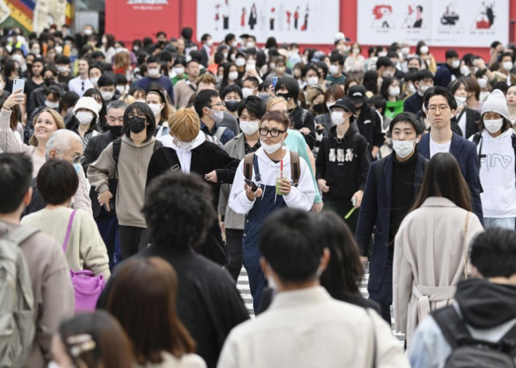 Nearly 60% In Japan Unaware Of Relaxed Mask Guidelines 1 cropped image l