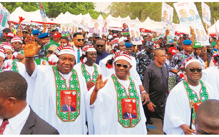 Governor of Enugu State and PDP candidate for Enugu North senatorial district, Ifeanyi Ugwuanyi (2nd left), with the PDP governorship candidate in the state, Dr Peter Ndubuisi Mbah, and his fellow G-5 governors, Nyesom Ezenwo Wike of Rivers State (middle), Dr Samuel Ortom of Benue State (2nd right) and Engr Seyi Makinde of Oyo State (right) during the flag off of the Enugu State PDP 2023 elections campaign at the Michael Okpara Square, Enugu, yesterday.