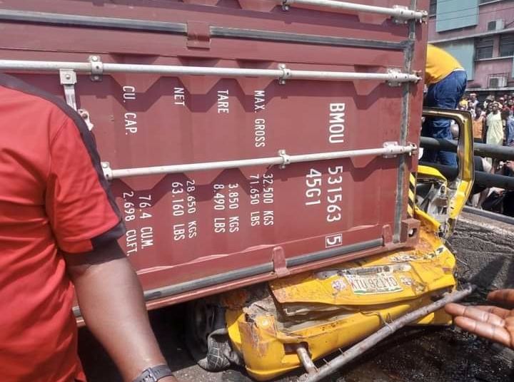 JUST-IN: Container-laden Truck Falls On Commercial Bus, Kills 9 In Lagos 1 IMG 20230129 WA0021