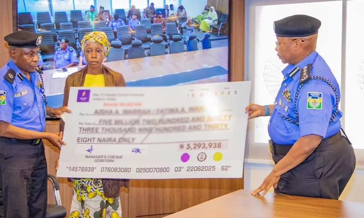 Police Present N13bn Cheque To Slain, Injured Officers’ Families 1 Welfare jpg