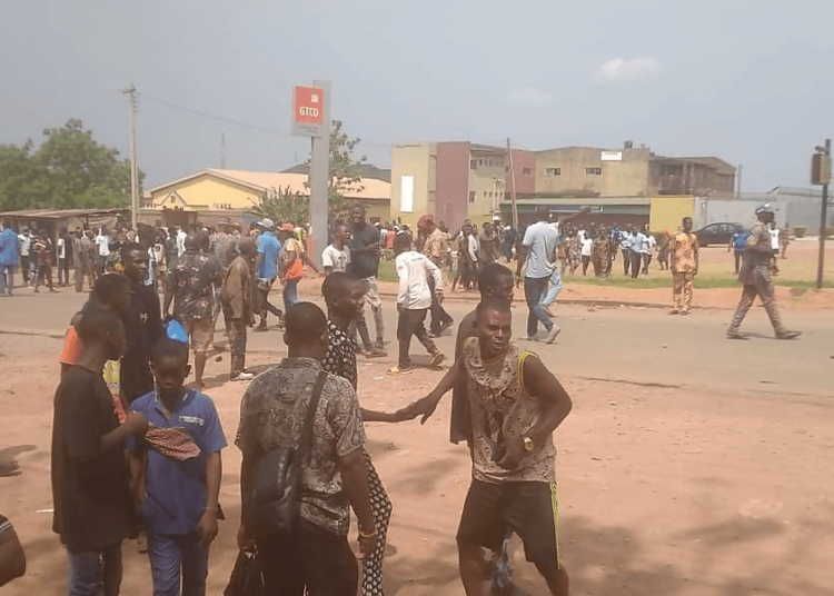 Youths Vandalise Bank Over Naira