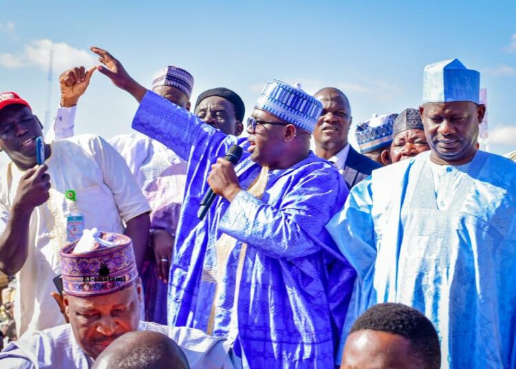 Leader of the party Dr Ibrahim Hassan Dankwambo former governor of Gombe state middle is Alhaji Mohammed Jibirin Barde and Gombe state PDP Chairman rtd Major General kwakwabe.