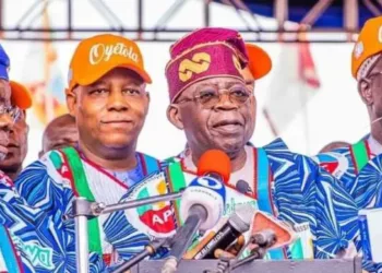 Mammoth Crowd Receives Tinubu/Shettima Campaign Train In Okene