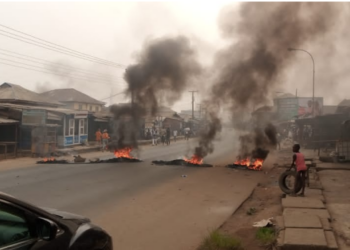 Naira Scarcity: Angry Youths Set 2 Banks Ablaze In Ogun As Police Arrest 27 Suspects