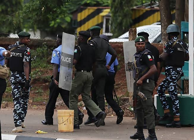 Naira Swap: Kwara Police To Patrol Bank Areas, Warns Hoodlums 1 police