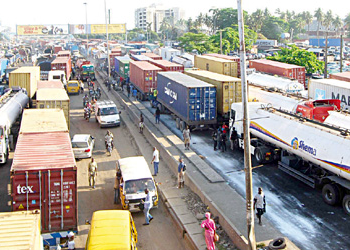 Apapa Gridlock Returns As Federal Govt Shuts Cridge For Repairs