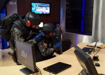 Journalist Opens USB Letter Bomb In Newsroom, Sustains Injury 