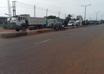 Commuters Stranded As Army Personnel Barricade Sagamu-Abeokuta Expressway