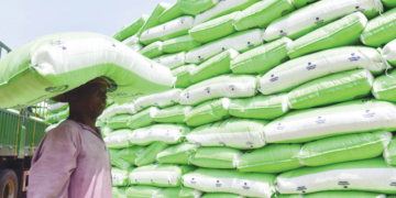 Federal Govt Distributes Free Fertiliser To 20,160 South-West Farmers 2 Report Adulterated Fertiliser Dealers, Federal Govt Urges Farmers