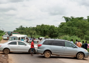 Commuters Stranded As Youths Block Highway Over Benue Killings