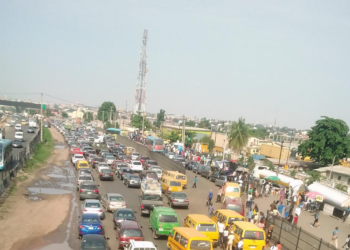 Federal Govt Moves To Tackle Lagos –Ibadan Expressway Traffic Logjam