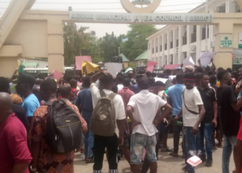 FCT Traders Protest Demolition Of UTC Complex
