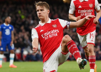 Arsenal Ease Past Struggling Chelsea To Maintain Title Chase