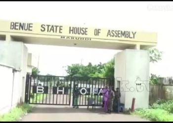 Lawmakers Flee As Suspected Thugs Invade Benue Assembly, Smash Cars