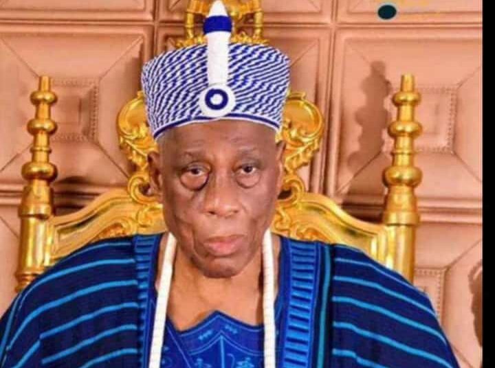 The late Elerin of Erin-Ile, Oba AbdulGaniyu Olusokun II. Photo by Abdullahi Olesin, Ilorin.