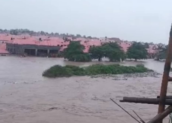 Residents Trapped, Houses, Cars Submerged As Flood Takes Over Abuja Estate