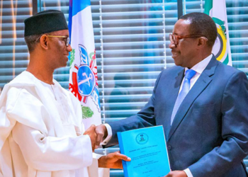 NSA, Defence Chief Vow To Restore Peace In Nigeria